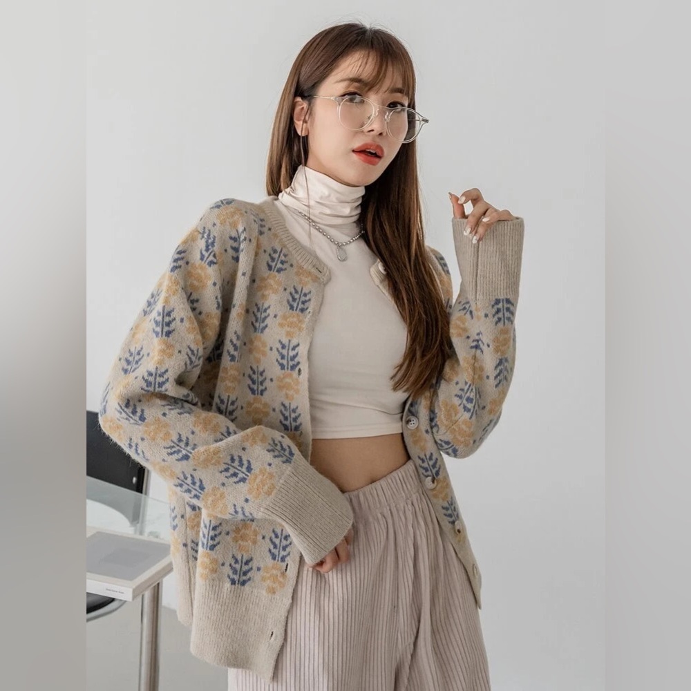 Dazy Floral Knit Cardigan Sweater Beige Blue Yellow Small NWOT Cottagecore